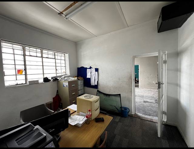 815M² STORAGE UNIT TO LET IN PAROW EAST